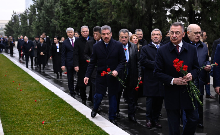 Beynəlxalq parlament konfransının iştirakçıları Şəhidlər xiyabanını və 
