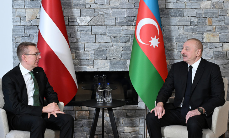 Prezident İlham Əliyev Davosda Latviya Prezidenti ilə görüşüb