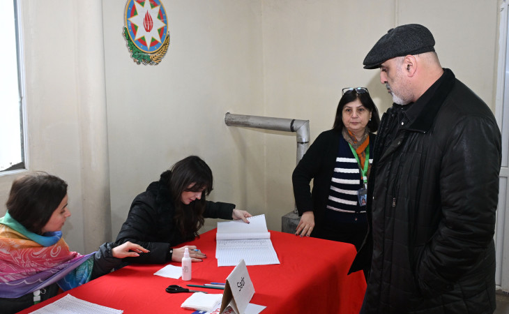 Məntəqə sədri: Səsvermə prosesində qanunvericiliyə uyğun bütün zəruri prosedurlar həyata keçirilir