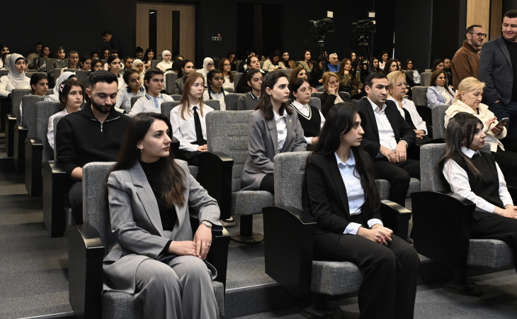 Elmdə qadın və qızların rolu müzakirə olunub