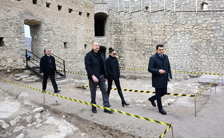 Prezident İlham Əliyev Əsgəran qala-kompleksinin konsepsiya layihəsi ilə tanış olub 