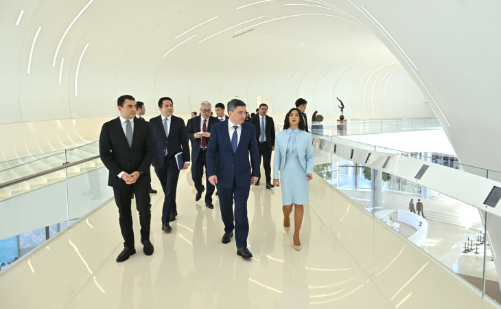 Qazaxıstanın Baş naziri Heydər Əliyev Mərkəzində olub