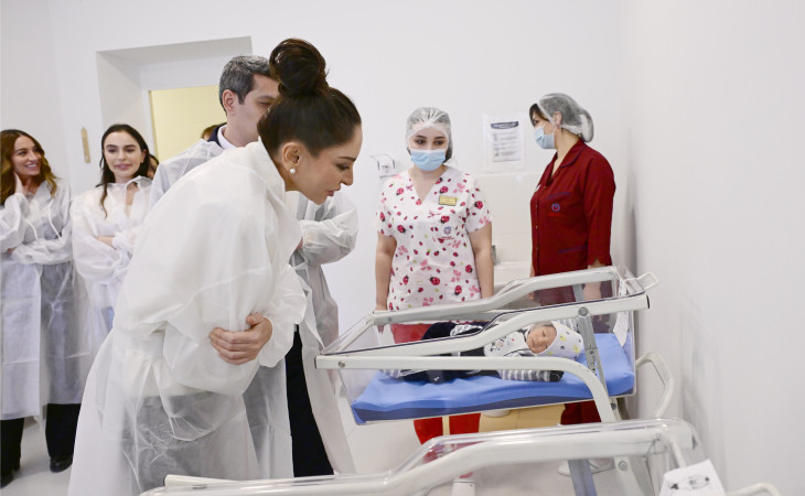 Birinci vitse-prezident Mehriban Əliyeva Gəncə Şəhər Birləşmiş Xəstəxanasının Perinatal Mərkəzində olub