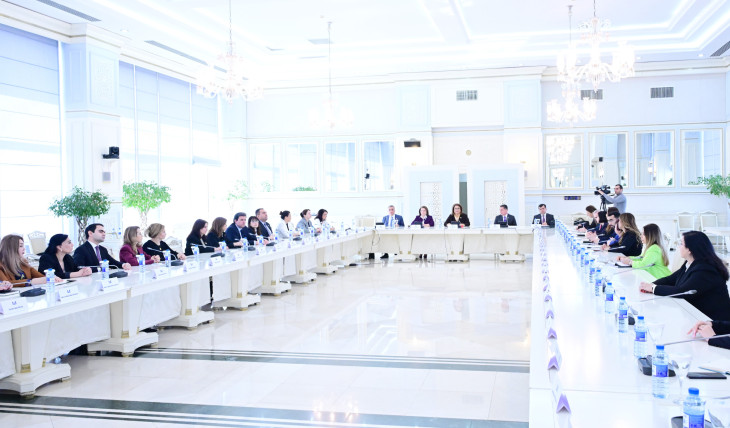 Parlamentin Ailə, qadın və uşaq məsələləri komitəsində ictimai dinləmə keçirilib