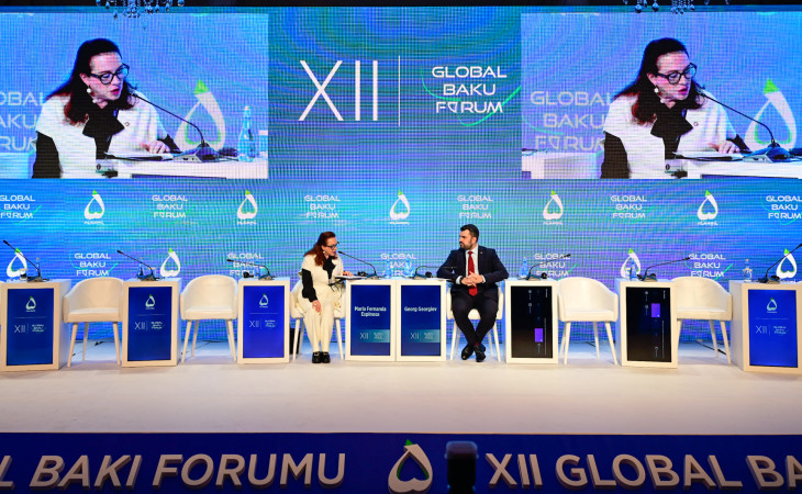 Qlobal Bakı Forumunda panel iclası - “Yeni dünya düzənində orta güclər”