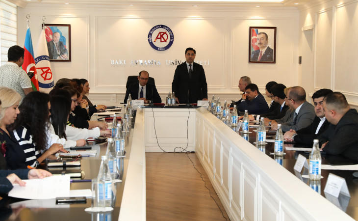 Azərbaycan ““Şərq-Qərb” və “Şimal-Cənub” kəsişmə nöqtəsində” mövzusunda dəyirmi masa keçirilib