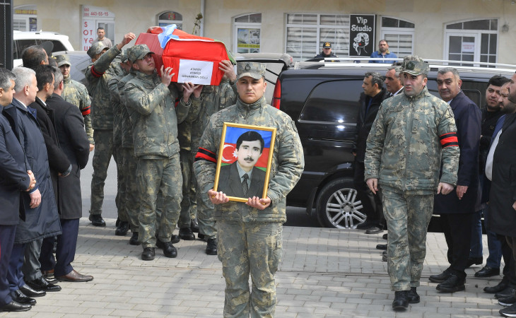 İtkin şəhid Atakişi Atayev Keşlə qəsəbəsindəki Şəhidlər xiyabanında torpağa tapşırılıb