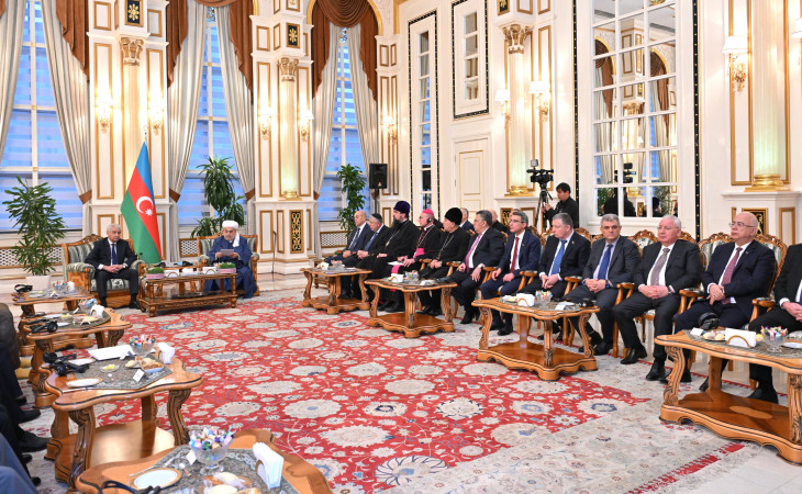 Şeyxülislam Allahşükür Paşazadə Ramazan ayı münasibətilə iftar mərasimi təşkil edib