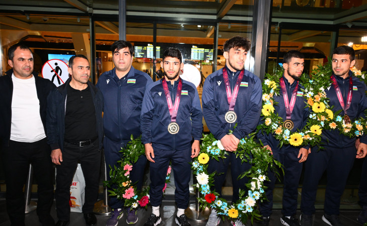 Avropa çempionatında uğurla çıxış edən yunan-Roma güləşçilərimiz Vətənə qayıdıblar