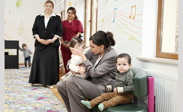 Birinci vitse-prezident Mehriban Əliyeva və Heydər Əliyev Fondunun vitse-prezidenti Leyla Əliyeva Bakıdakı 1 saylı körpələr evində və 1 saylı uşaq evi sosial xidmət müəssisəsində olublar