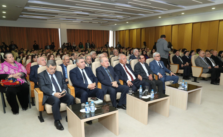 AMEA-da professor Bədirxan Əhmədlinin kitablarının təqdimatı keçirilib