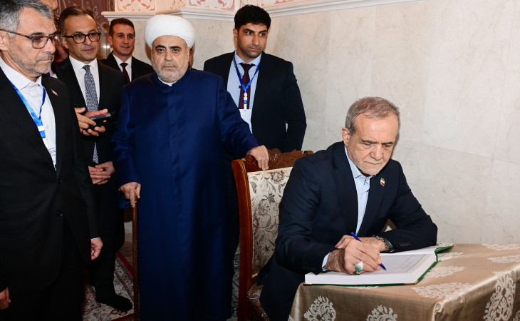 İran Prezidenti Məsud Pezeşkian Bibiheybət məscidini ziyarət edib