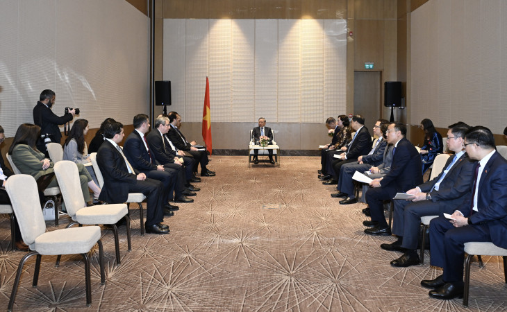 Vyetnamın dövlət başçısı Azərbaycanın dövlət şirkətlərinin rəhbər şəxsləri ilə görüşüb