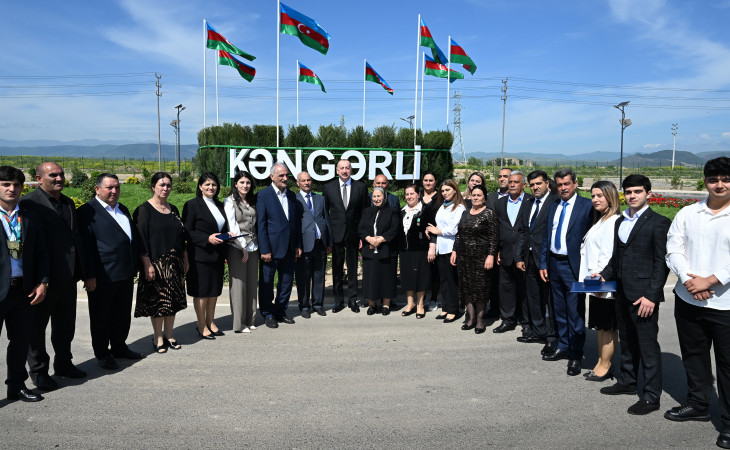 Prezident İlham Əliyev Ağdamın Kəngərli kəndinə köçən sakinlərlə görüşüb, onlara evlərin açarlarını təqdim edib 