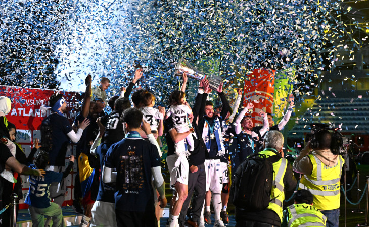 Futbol üzrə Azərbaycan çempionatının qalibi olan “Qarabağ” klubu mükafatlandırılıb