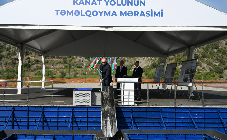 Prezident İlham Əliyev Laçın kanat yolunun təməlini qoyub