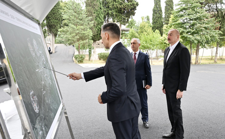 Prezident İlham Əliyev Xankəndi-Şuşa kanat yolunun inşası üçün seçilmiş əraziyə baxıb