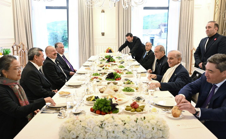 Şuşada Prezident İlham Əliyevin adından İqtisadi Əməkdaşlıq Təşkilatının 17-ci Zirvə görüşünün iştirakçılarının şərəfinə rəsmi nahar verilib