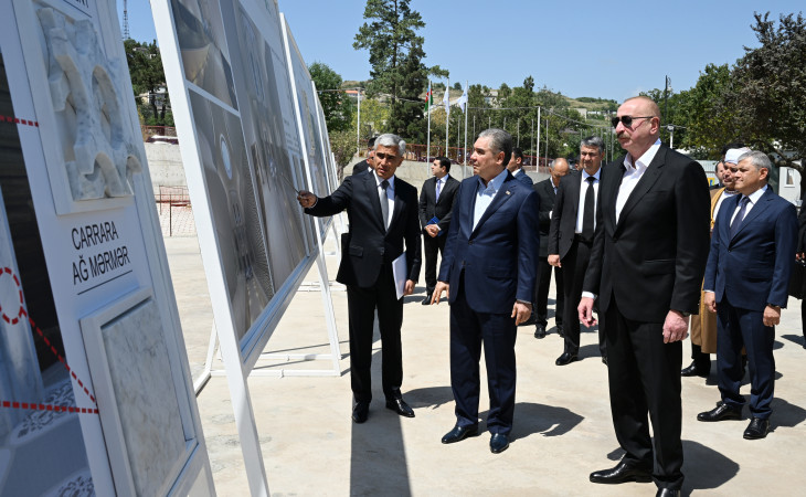 Azərbaycan Prezidenti və Türkmənistan Xalq Məsləhətinin sədri Yeni Şuşa məscidində tikinti işlərinin gedişi ilə tanış olublar
