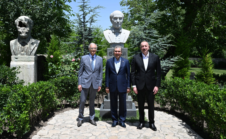 Prezident İlham Əliyev və Türkmənistan Xalq Məsləhətinin sədri Şuşada Bülbülün ev-muzeyində olublar