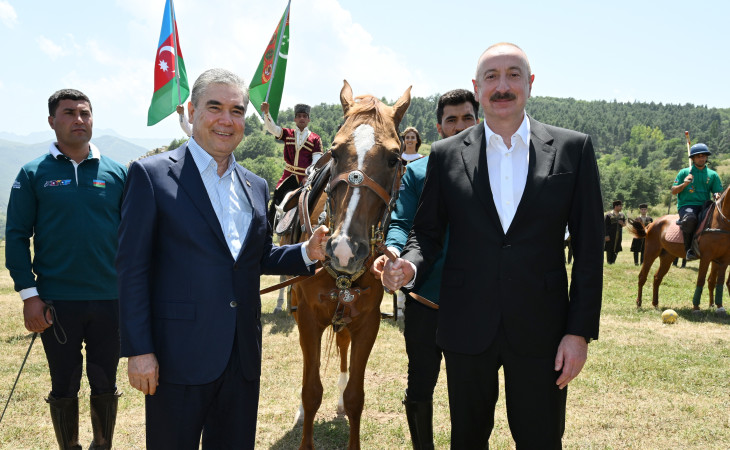 Qurbanqulu Berdiməhəmmədova Cıdır düzündə “Dostluq” adlı Qarabağ atı hədiyyə edilib