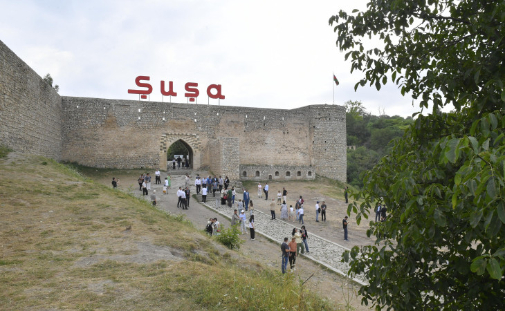 Şuşa Qlobal Media Forumunun iştirakçıları Şuşa şəhərinin tarixi məkanları ilə tanış olublar