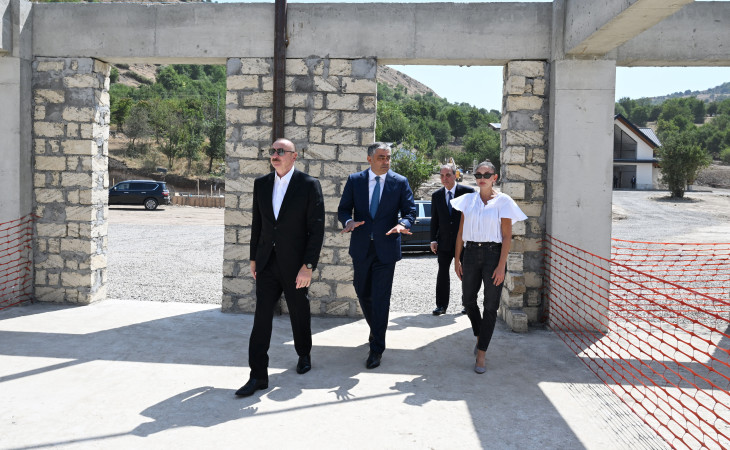 Prezident İlham Əliyev və birinci xanım Mehriban Əliyeva “Hacıkənd” İstirahət Kompleksinin tikintisi ilə tanış olublar