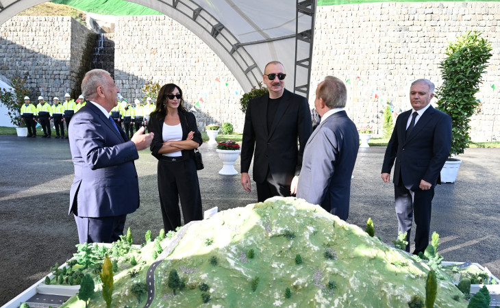 Prezident İlham Əliyev və birinci xanım Mehriban Əliyeva Toğanalı-Kəlbəcər-İstisu avtomobil yolunda görülən işlərlə tanış olublar
