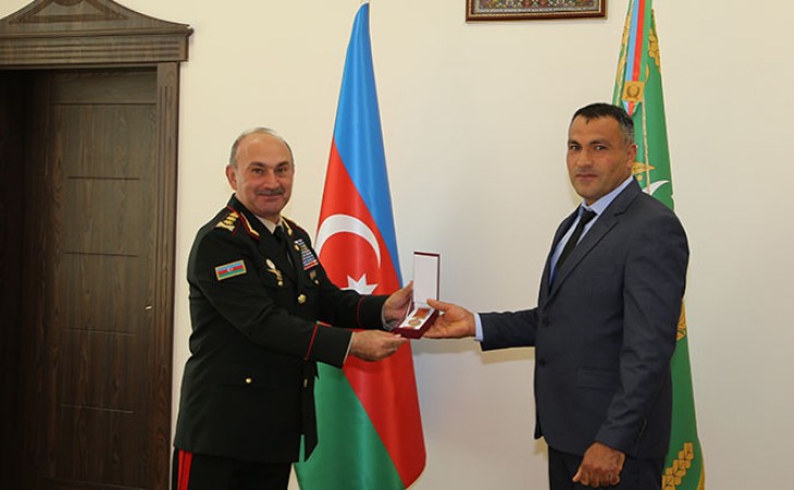 Keçmiş döyüşçüyə “Hərbi xidmətlərə görə” medalı təqdim edilib