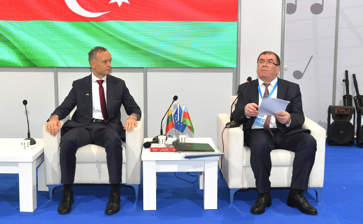 XI Bakı Beynəlxalq Kitab Sərgisində “Tanrılar meşəsi” romanının tərcüməçisi ilə görüş keçirilib