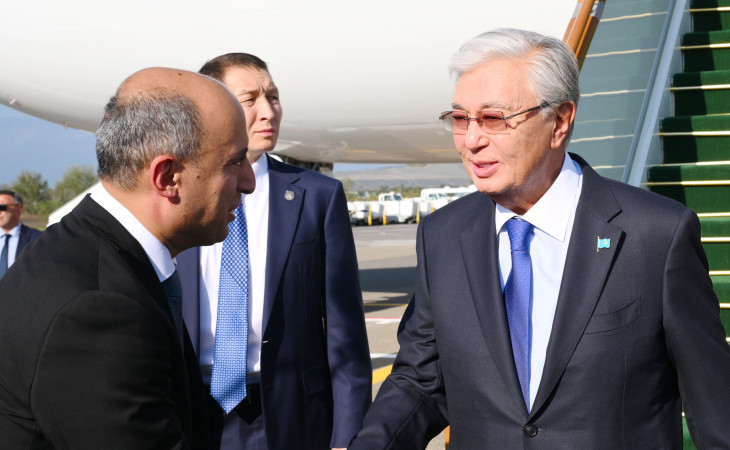 Qazaxıstan Prezidenti Kasım-Jomart Tokayev Azərbaycana səfərə gəlib