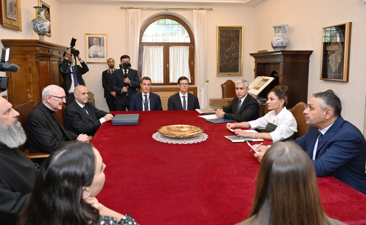 Birinci vitse-prezident Mehriban Əliyeva Vatikanda Müqəddəs Pavel Bazilikasının baş keşişi ilə görüşüb 