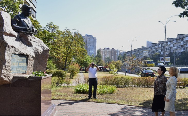 Ukrayna kitabxanasına Azərbaycanın tanıdılması məqsədilə kitablar hədiyyə edilib