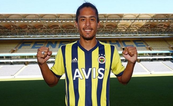 “Fənərbağça” uruqvaylı müdafiəçi ilə üçillik müqavilə imzalayıb