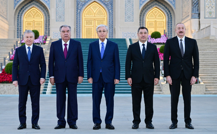 Prezident İlham Əliyev Daşkənddə İslam Sivilizasiyası Mərkəzi ilə tanış olub
