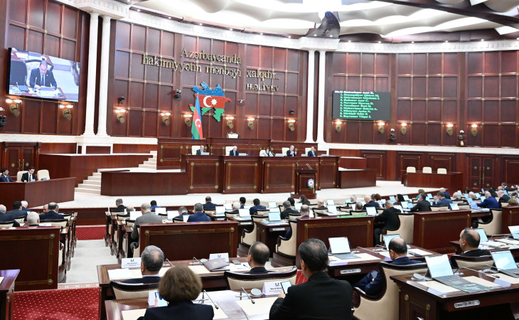 Parlamentdə növbəti ilin büdcə zərfinə daxil olan qanun layihələrinin müzakirəsi davam edir