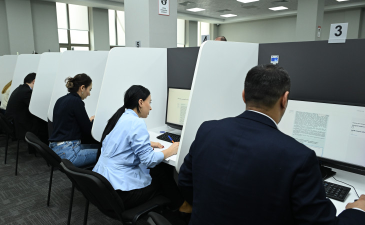 Hakimliyə namizədlərin seçim prosesində test mərhələsindən keçən 151 nəfərlə yazılı imtahan keçirilir
