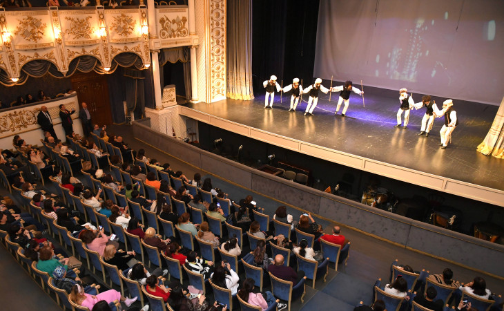 Musiqili Teatrda Rumıniya folklor gecəsi keçirilib