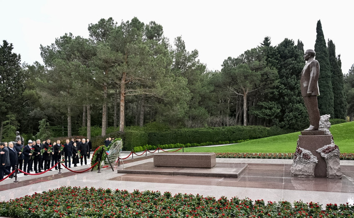 Kyrgyz delegation pays tribute to Azerbaijan’s National Leader Heydar Aliyev