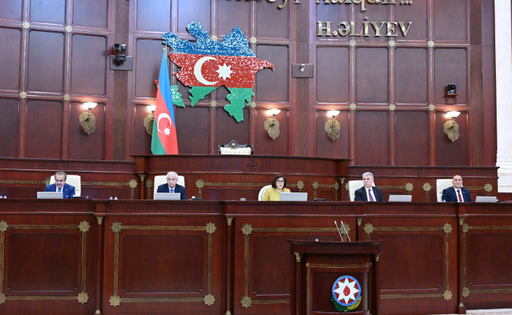 Parlamentdə 2026-cı ilin dövlət büdcəsi zərfinə daxil olan qanun layihələri üçüncü oxunuşda müzakirə edilir
