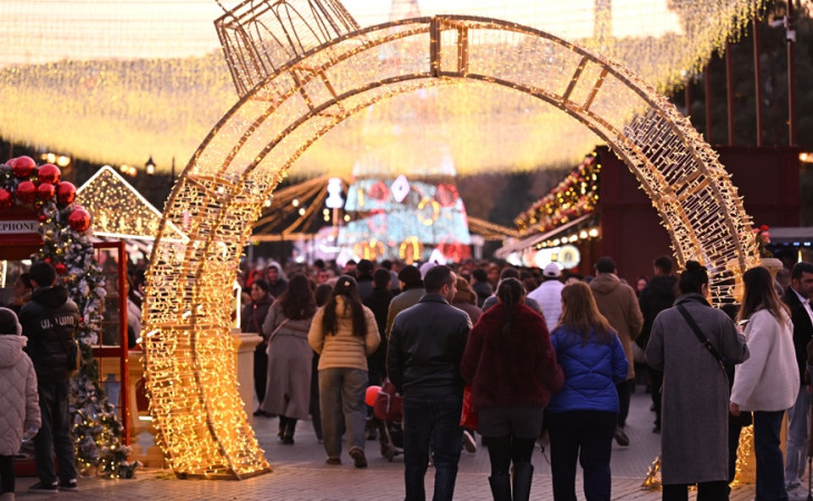 Baku on New Year’s Eve: New Year’s trees, lights, and moments of joy
