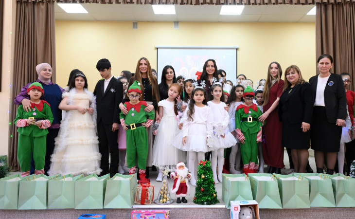 Leyla Əliyeva, Arzu Əliyeva və Alena Əliyeva Bakı şəhəri 5 nömrəli internat tipli xüsusi ümumtəhsil məktəbində olublar