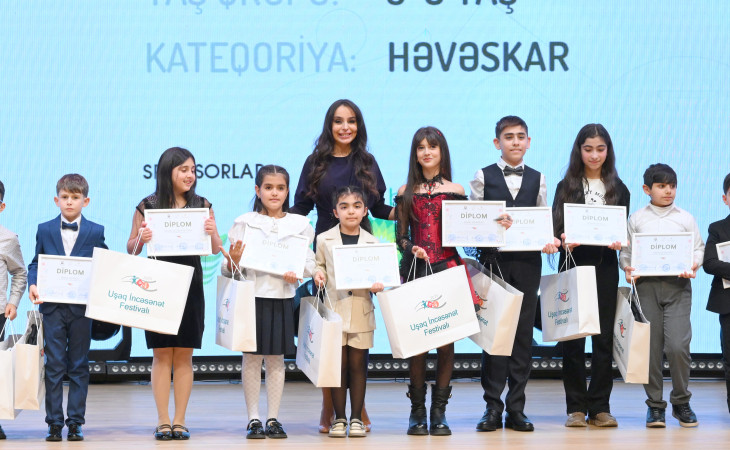 Leyla Əliyeva və Alena Əliyeva Uşaq İncəsənət Festivalının yekun mükafatlandırma mərasimində iştirak ediblər
