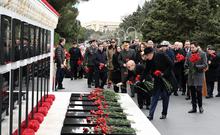 Diplomatic corps representatives visit Alley of Martyrs