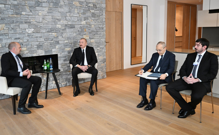 Prezident İlham Əliyev Davosda “Vestas Wind Systems” şirkətinin marketinq, kommunikasiya, davamlılıq və ictimaiyyətlə əlaqələr üzrə qrupunun baş vitse-prezidenti ilə görüşüb 