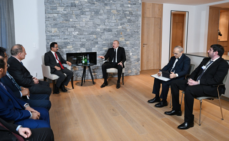 Prezident İlham Əliyev Davosda “DP World” şirkətlər qrupunun sədri və icraçı direktoru ilə görüşüb