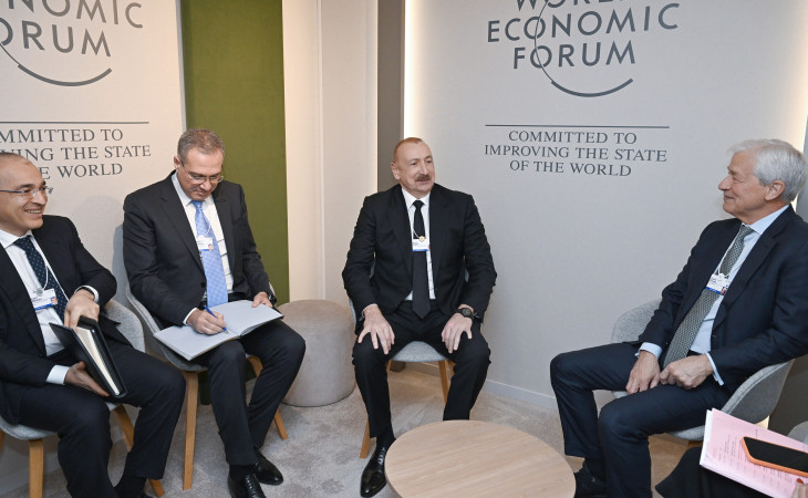 Prezident İlham Əliyev Davosda “J.P. Morgan” şirkətinin sədri və baş icraçı direktoru ilə görüşüb
