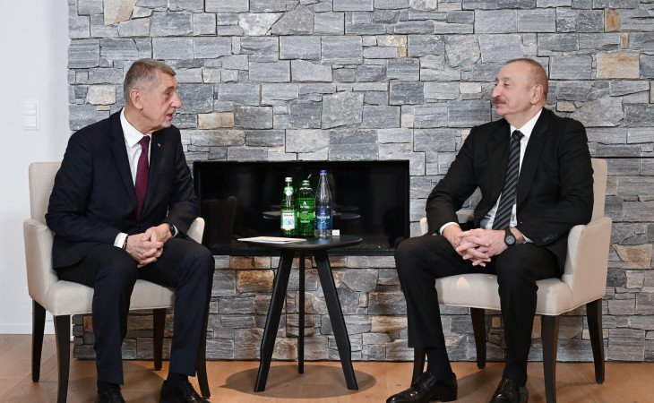 Prezident İlham Əliyev Davosda Çexiyanın Baş naziri ilə görüşüb