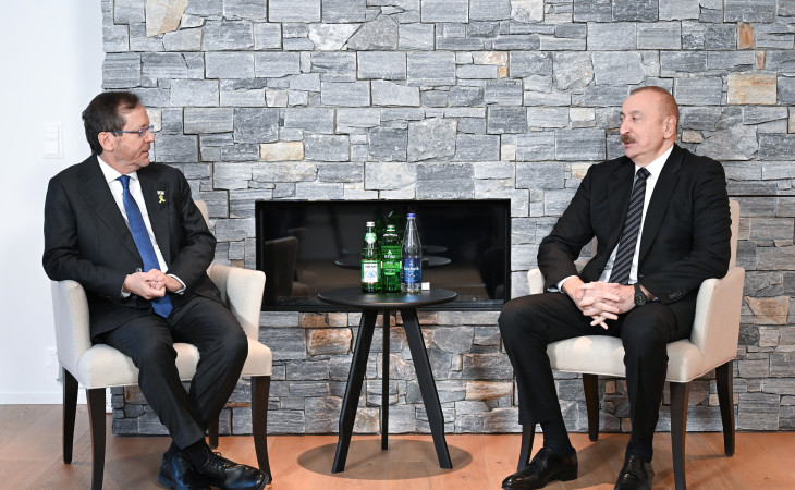 Prezident İlham Əliyev Davosda İsrail Dövlətinin Prezidenti ilə görüşüb