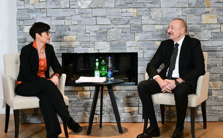 Prezident İlham Əliyev Davosda Avropa İttifaqının Genişlənmə üzrə komissarı Marta Kosla görüşüb 